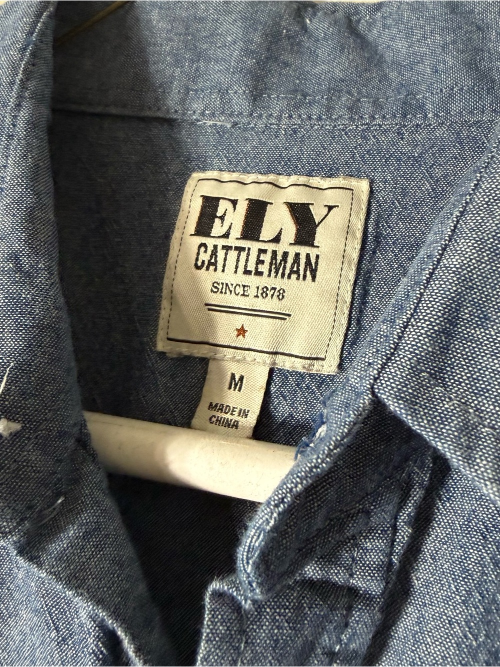Ely Cattleman Men’s M Blue Chambray Western Shirt